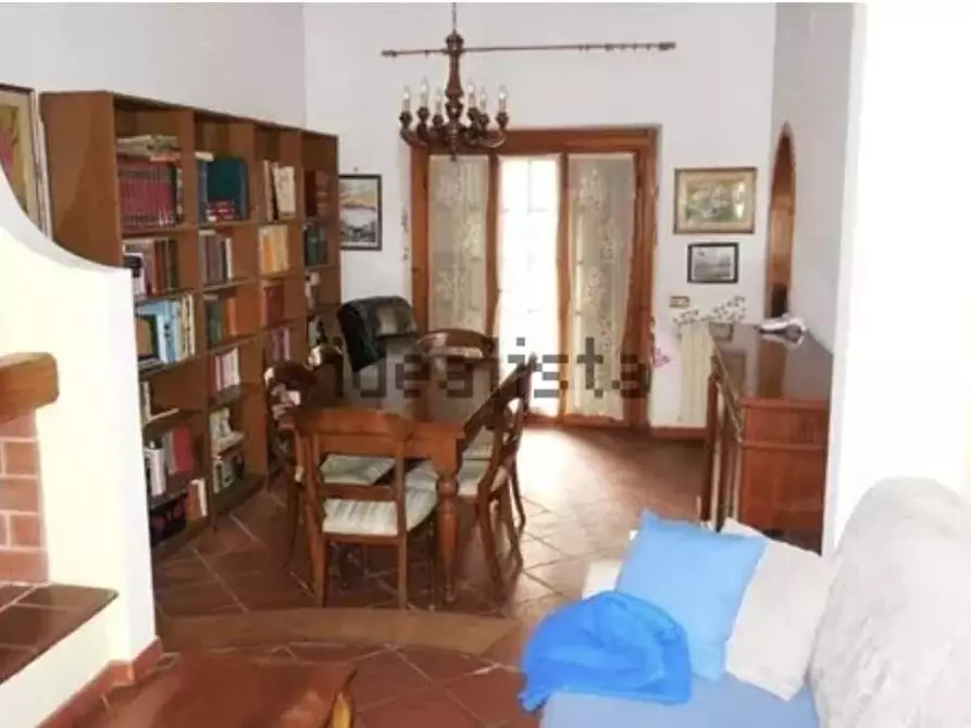 Immagine 1 di Villetta a schiera in vendita  a Viareggio