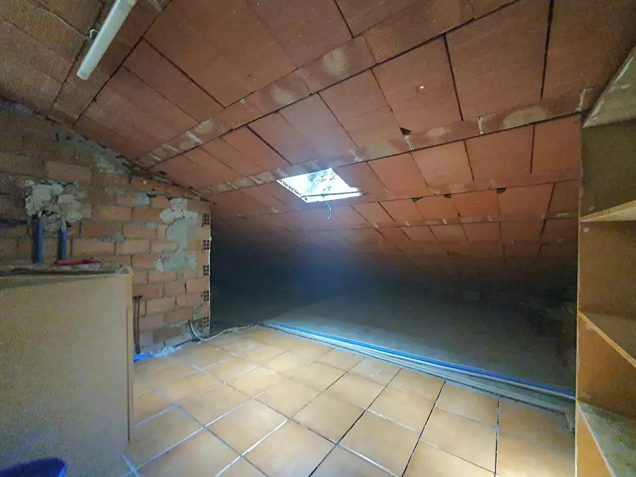 Immagine 48 di Appartamento in vendita  a Lucca