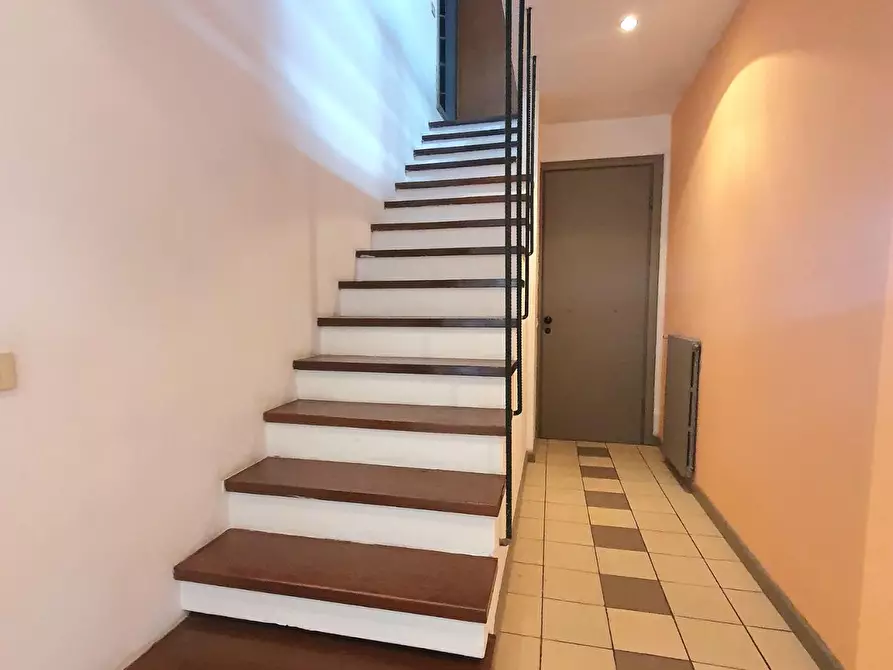 Immagine 36 di Appartamento in vendita  a Lucca