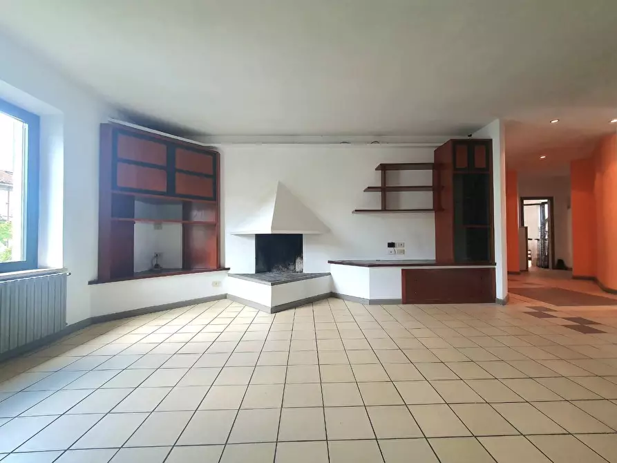 Immagine 13 di Appartamento in vendita  a Lucca