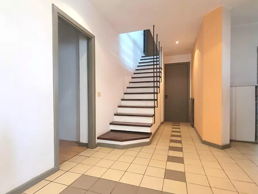 Immagine 20 di Appartamento in vendita  a Lucca