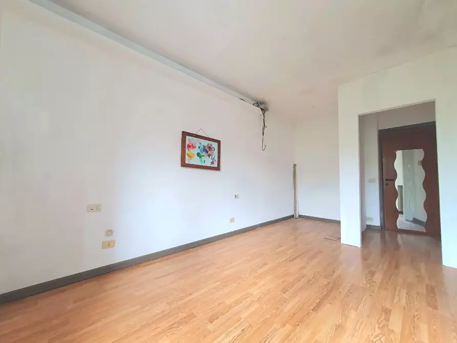 Immagine 32 di Appartamento in vendita  a Lucca