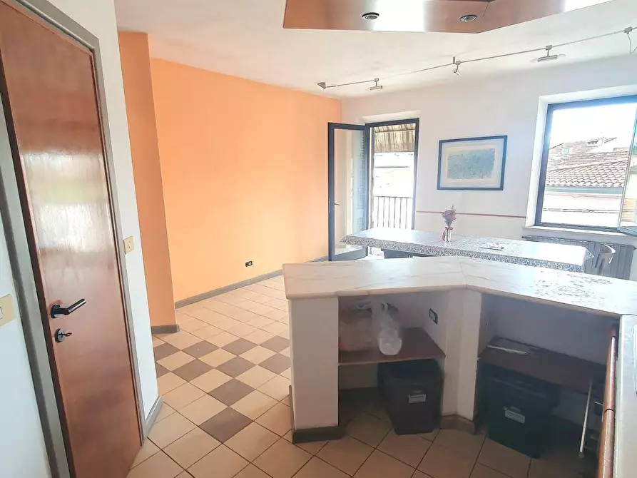 Immagine 9 di Appartamento in vendita  a Lucca