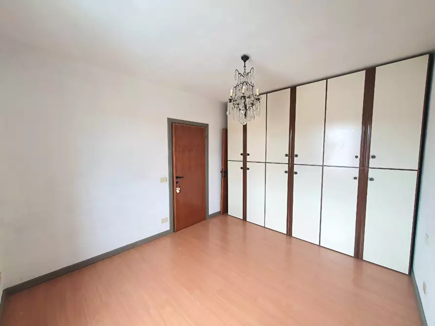 Immagine 23 di Appartamento in vendita  a Lucca