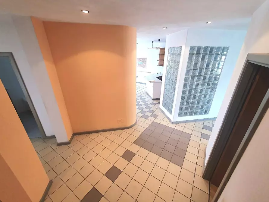 Immagine 37 di Appartamento in vendita  a Lucca