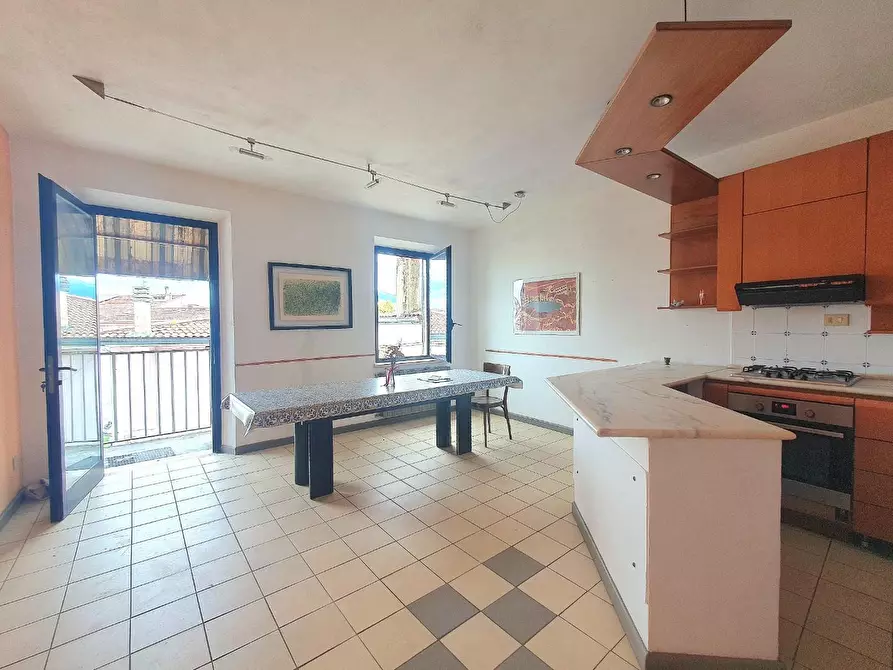 Immagine 3 di Appartamento in vendita  a Lucca