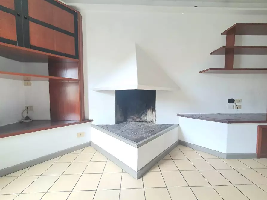 Immagine 17 di Appartamento in vendita  a Lucca