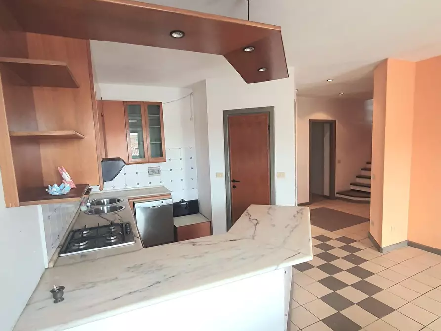 Immagine 7 di Appartamento in vendita  a Lucca