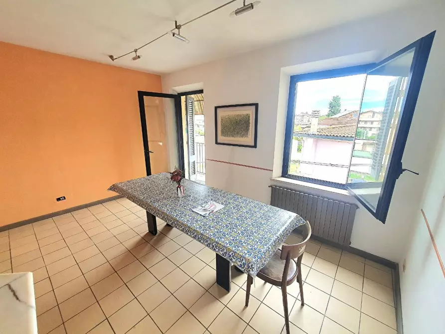 Immagine 2 di Appartamento in vendita  a Lucca