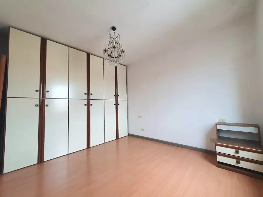 Immagine 22 di Appartamento in vendita  a Lucca