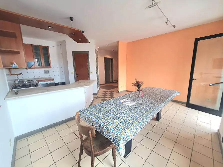 Immagine 4 di Appartamento in vendita  a Lucca