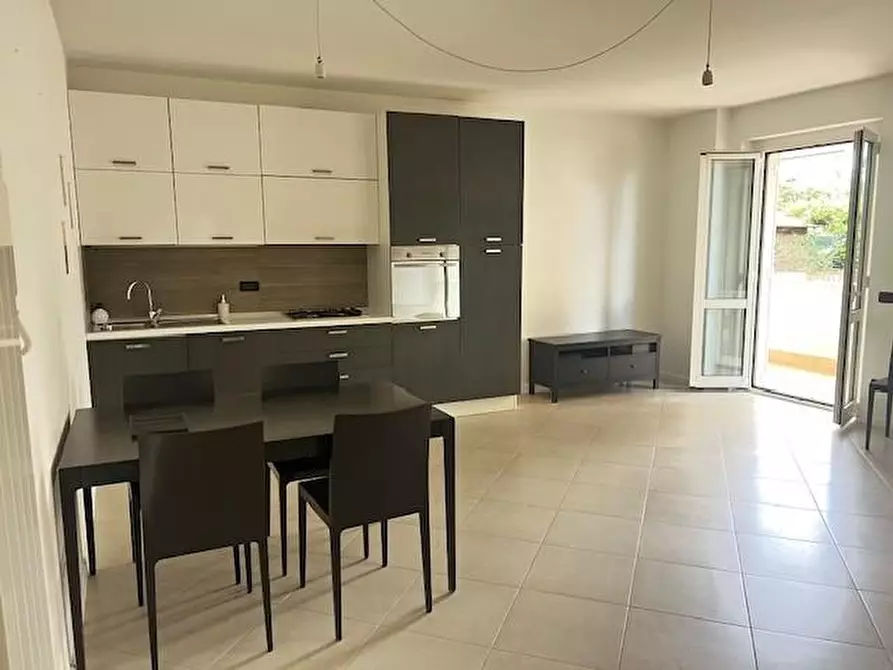 Immagine 4 di Appartamento in vendita  a Massa