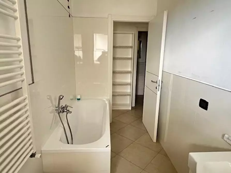 Immagine 26 di Appartamento in vendita  a Massa