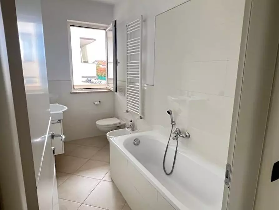 Immagine 23 di Appartamento in vendita  a Massa