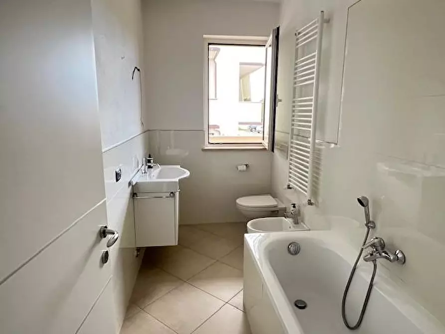 Immagine 24 di Appartamento in vendita  a Massa