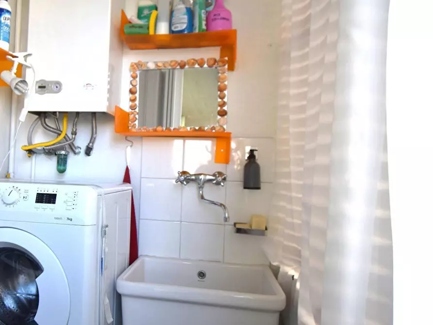 Immagine 8 di Appartamento in vendita  a Viareggio