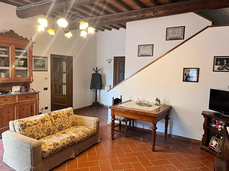 Immagine 2 di Casa colonica in vendita  a Montale