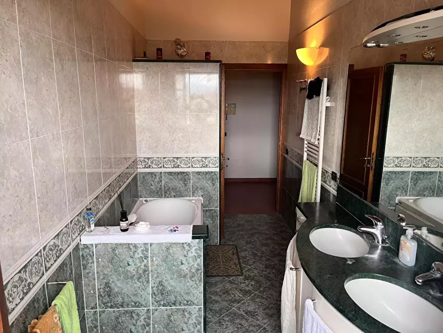 Immagine 12 di Casa colonica in vendita  a Montale