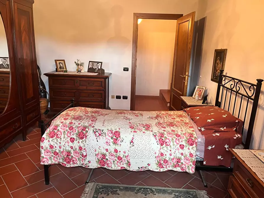 Immagine 17 di Casa colonica in vendita  a Montale