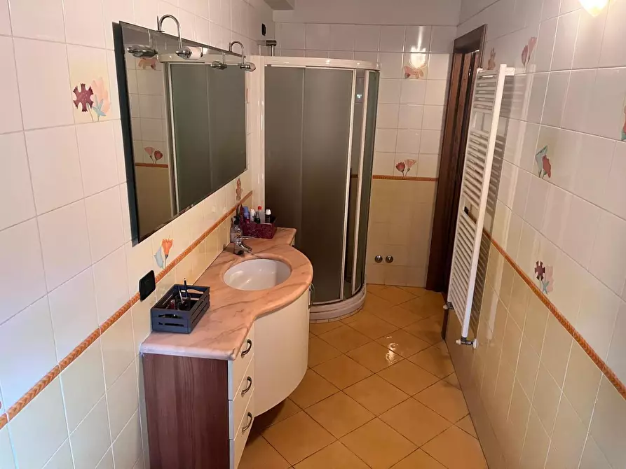 Immagine 9 di Casa colonica in vendita  a Montale