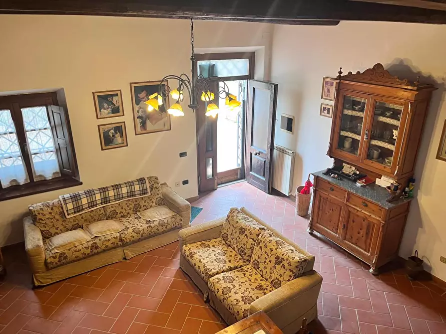 Immagine 1 di Casa colonica in vendita  a Montale