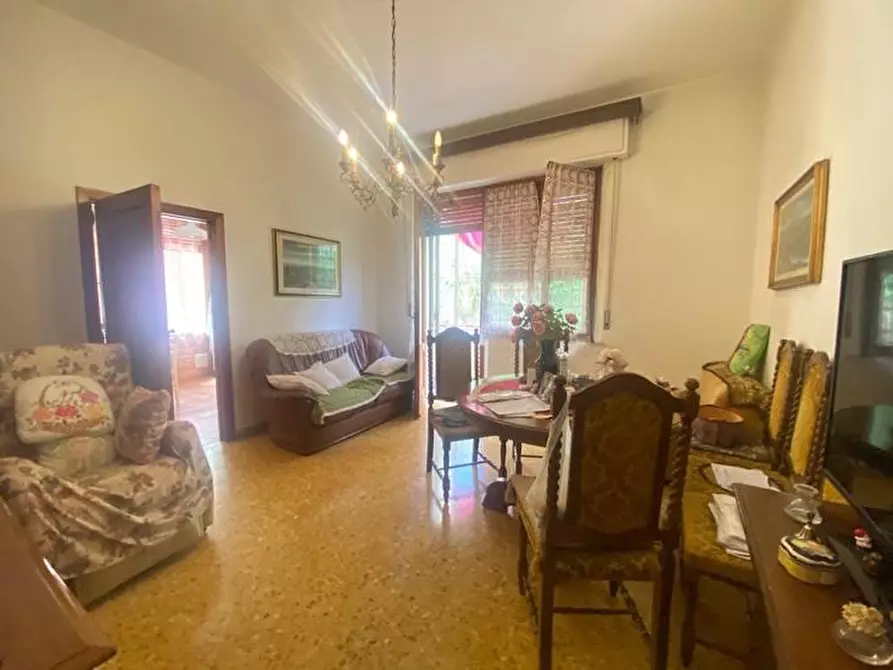 Immagine 1 di Appartamento in vendita  a Siena