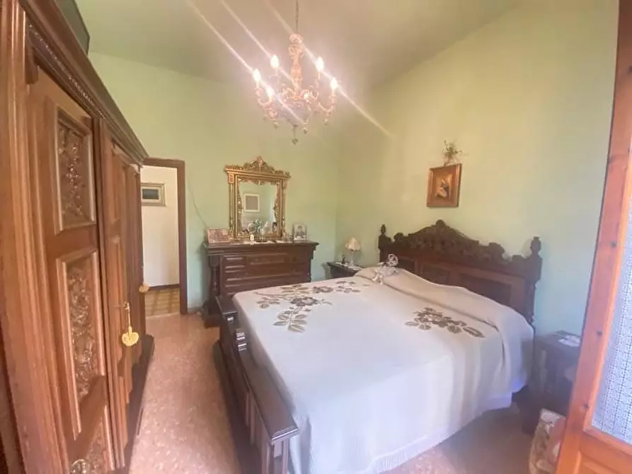 Immagine 9 di Appartamento in vendita  a Siena