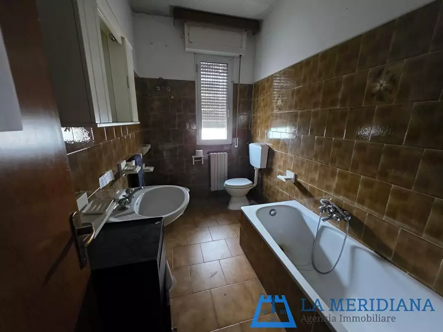 Immagine 33 di Attività artigianale in vendita  a Vinci