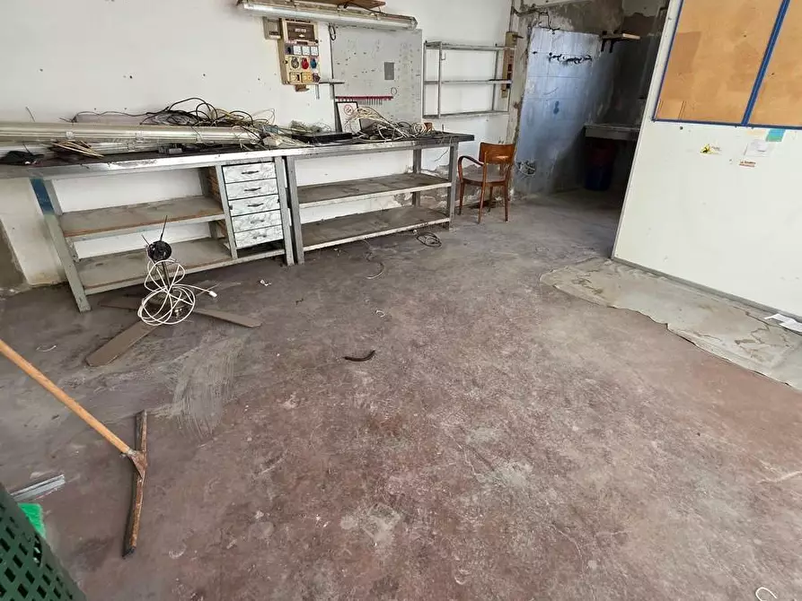 Immagine 13 di Attività artigianale in vendita  a Vinci