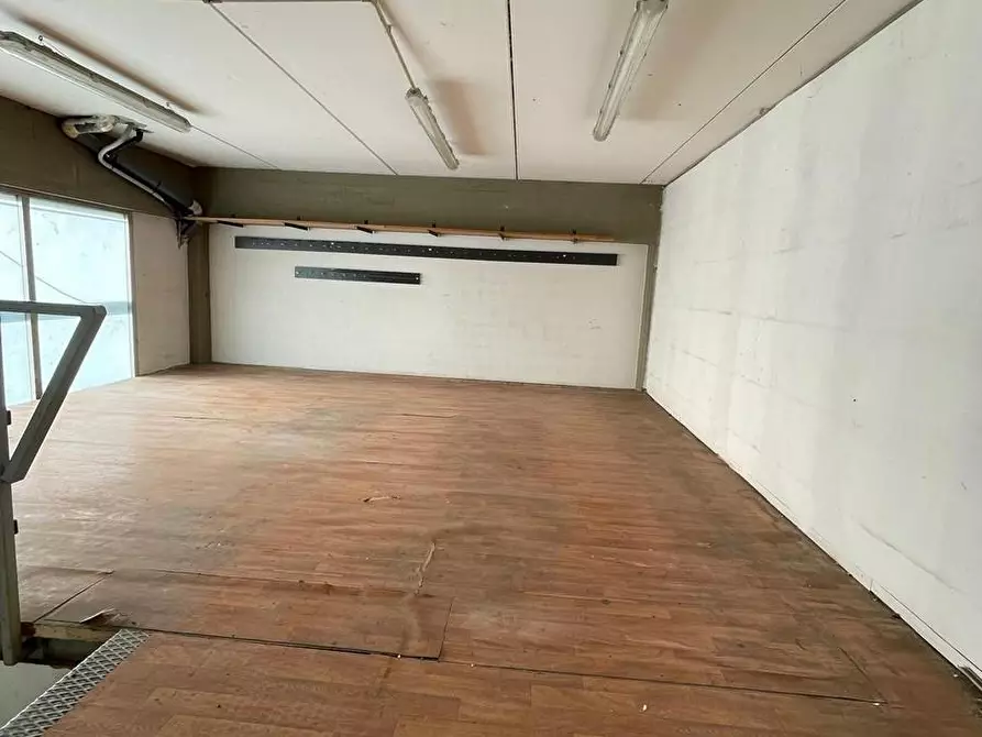 Immagine 26 di Attività artigianale in vendita  a Vinci