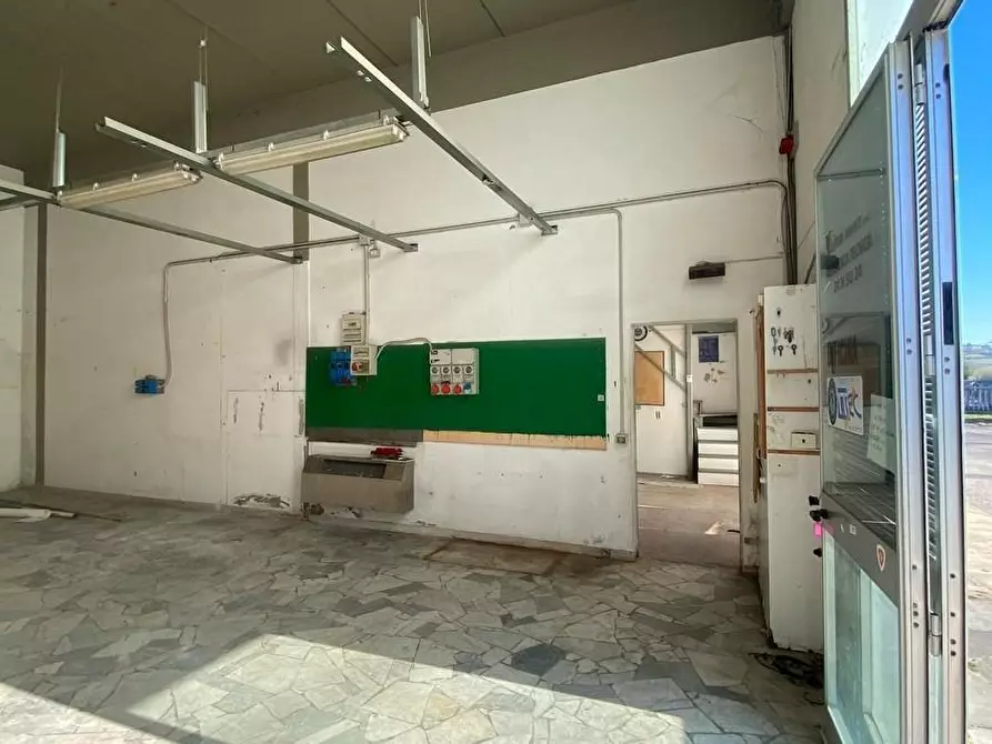 Immagine 31 di Attività artigianale in vendita  a Vinci