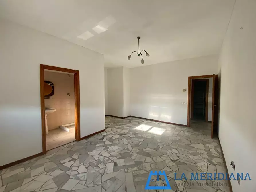 Immagine 39 di Attività artigianale in vendita  a Vinci