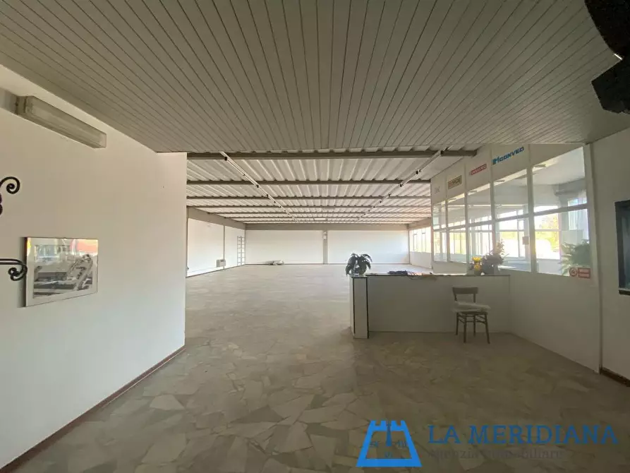 Immagine 28 di Attività artigianale in vendita  a Vinci