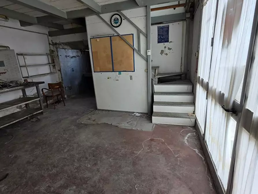 Immagine 14 di Attività artigianale in vendita  a Vinci