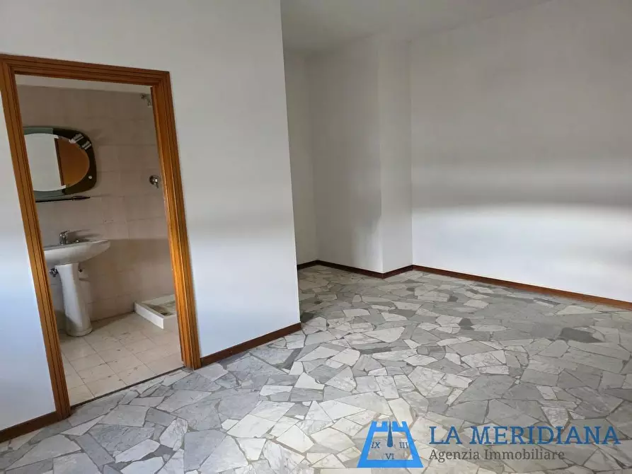 Immagine 41 di Attività artigianale in vendita  a Vinci