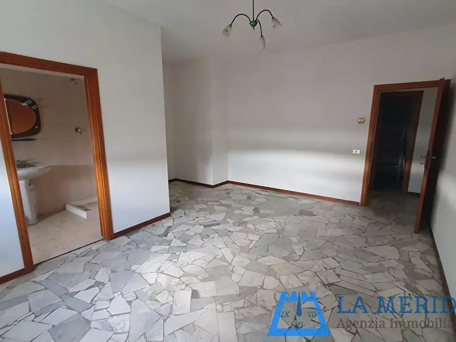 Immagine 36 di Attività artigianale in vendita  a Vinci