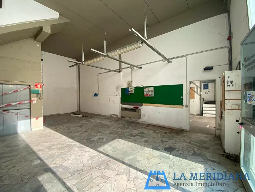 Immagine 30 di Attività artigianale in vendita  a Vinci