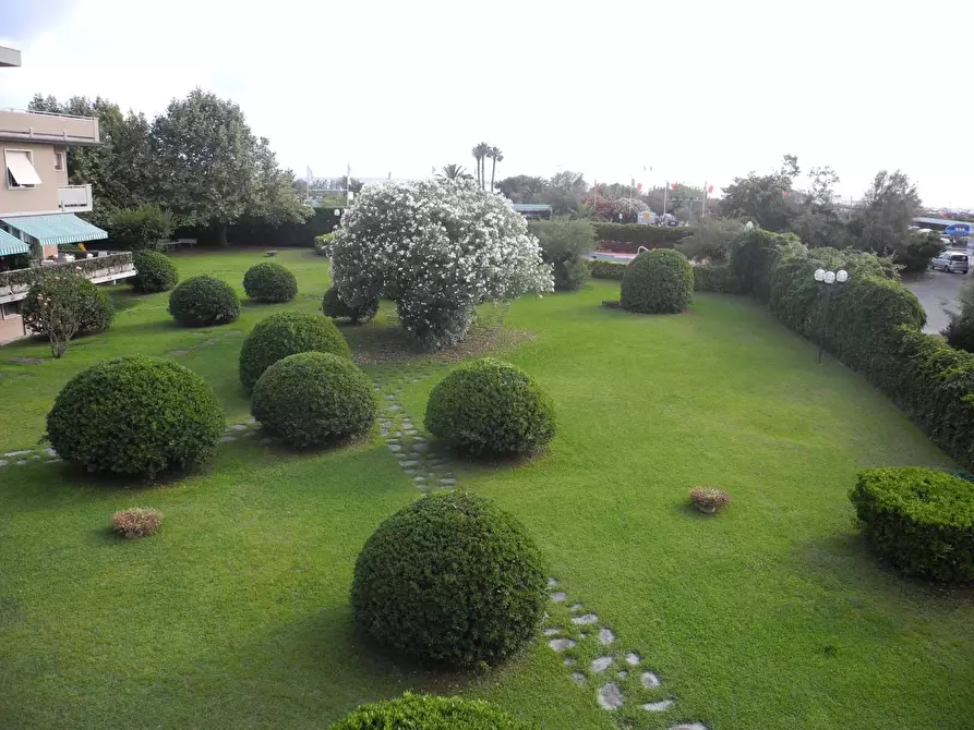 Immagine 13 di Villetta a schiera in vendita  a Montignoso