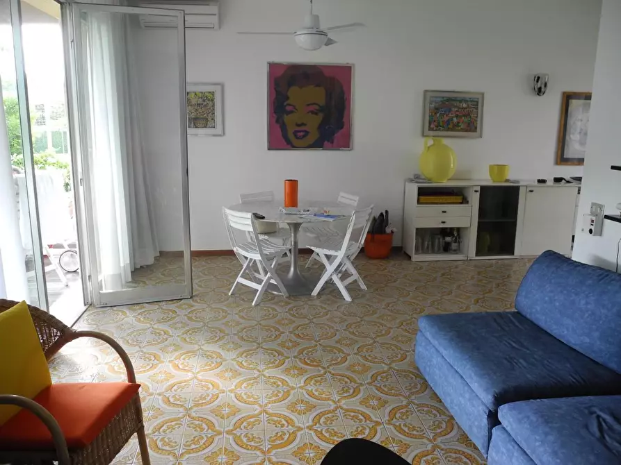 Immagine 2 di Villetta a schiera in vendita  a Montignoso