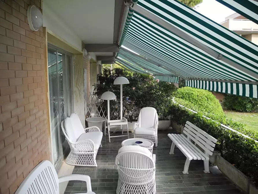 Immagine 1 di Villetta a schiera in vendita  a Montignoso