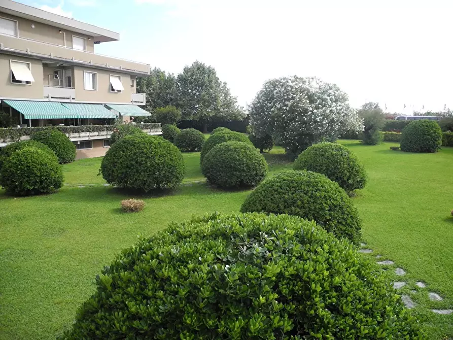 Immagine 12 di Villetta a schiera in vendita  a Montignoso