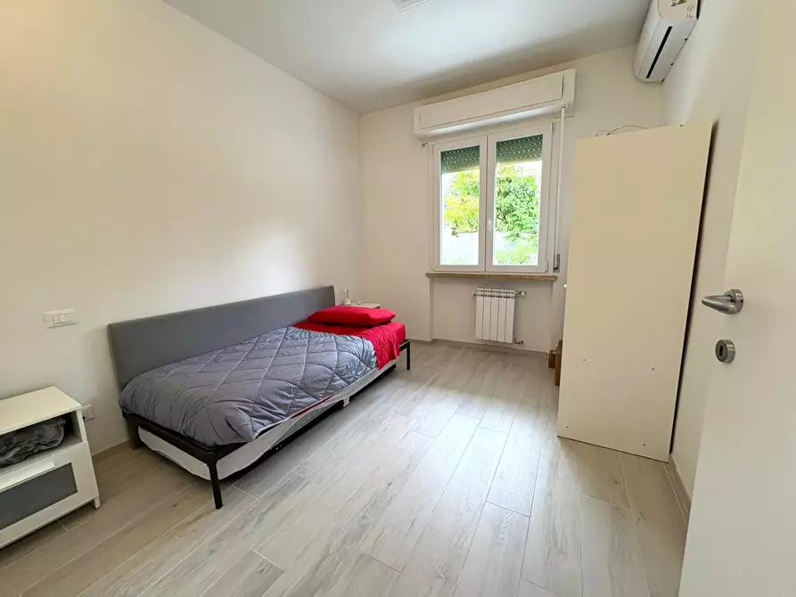 Immagine 4 di Appartamento in vendita  a Massa