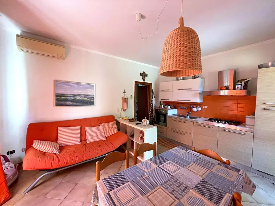 Immagine 3 di Appartamento in vendita  a Montignoso