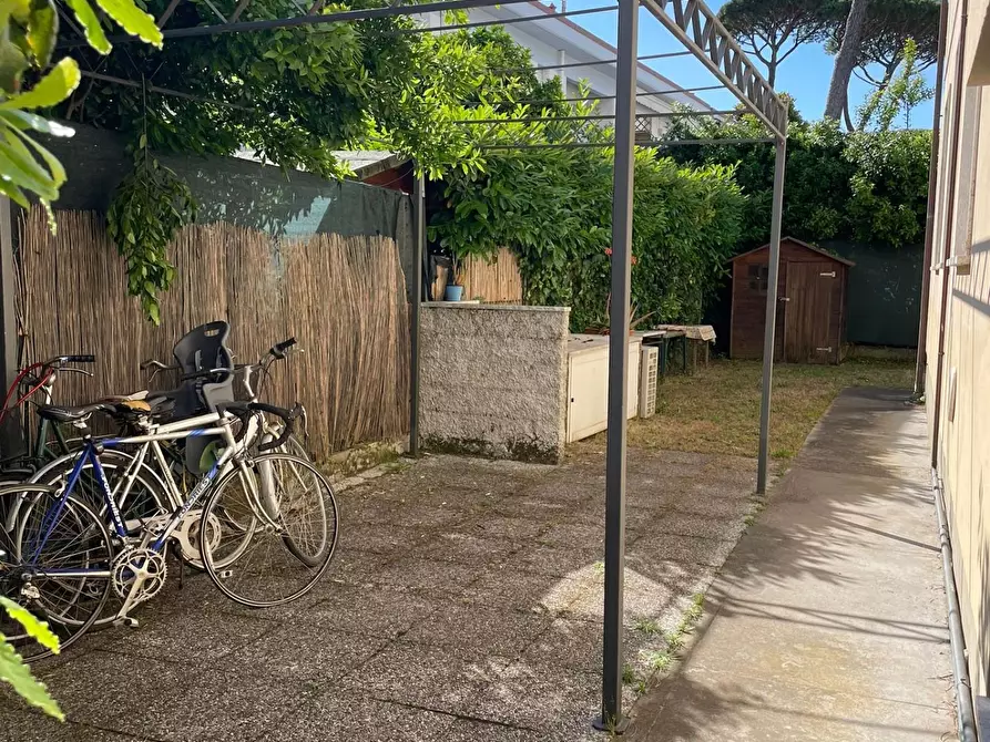 Immagine 13 di Appartamento in vendita  a Montignoso