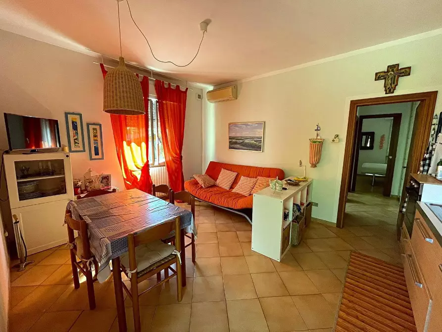 Immagine 2 di Appartamento in vendita  a Montignoso