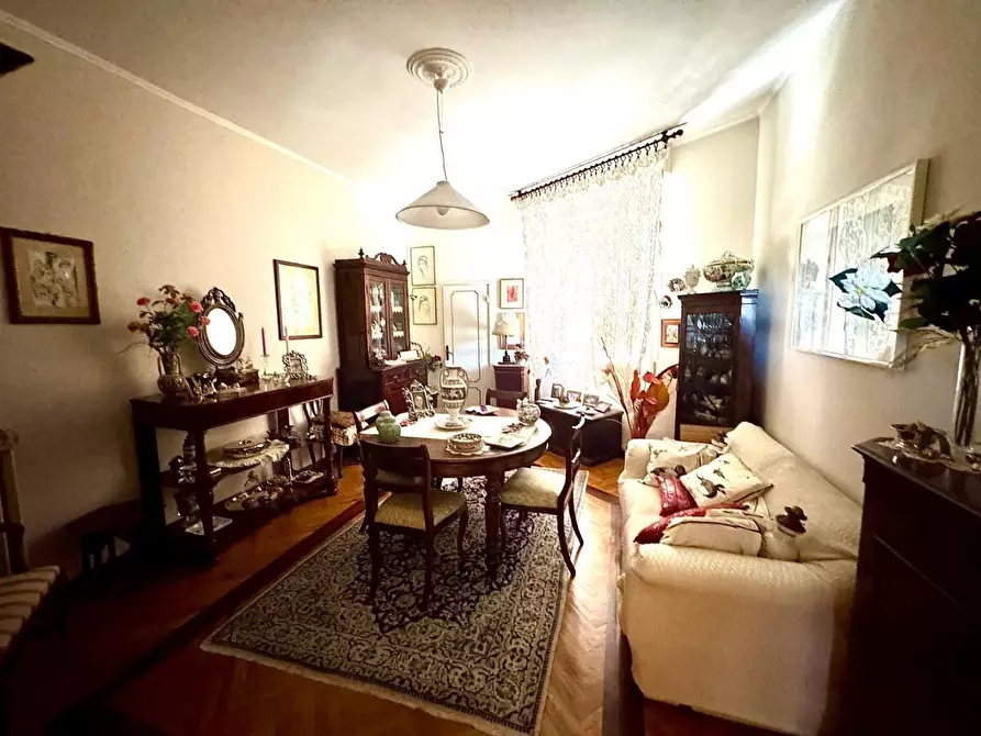 Immagine 4 di Appartamento in vendita  a Siena