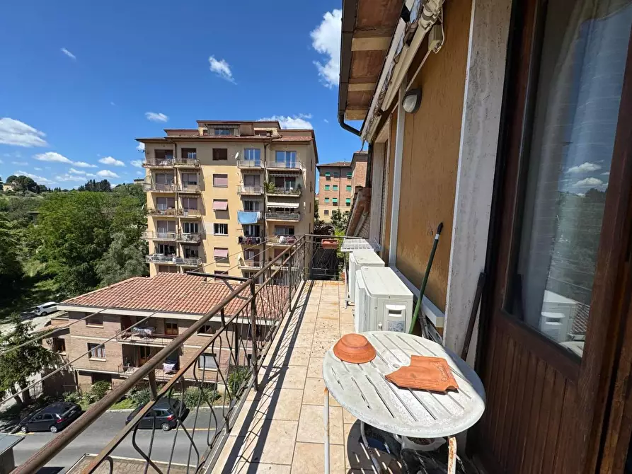 Immagine 21 di Appartamento in vendita  a Siena