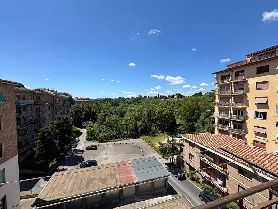Immagine 10 di Appartamento in vendita  a Siena