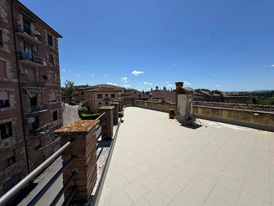 Immagine 17 di Appartamento in vendita  a Siena