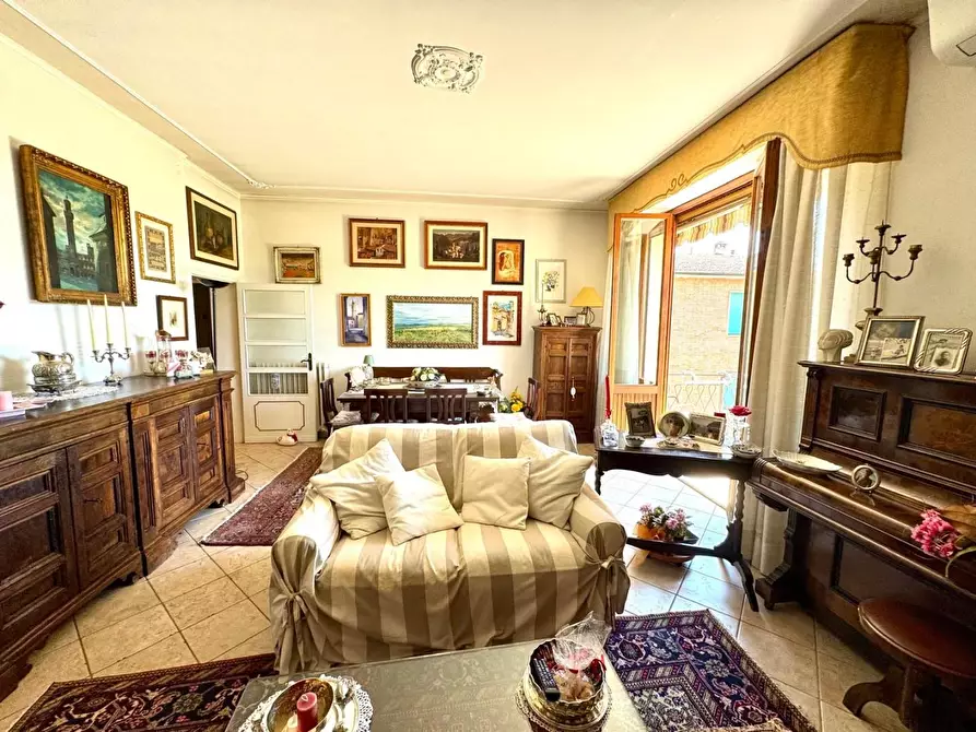 Immagine 1 di Appartamento in vendita  a Siena